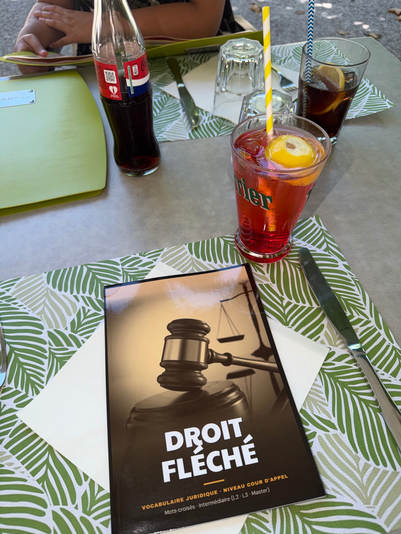 Livret Niveau 2 à la terrasse d'un café