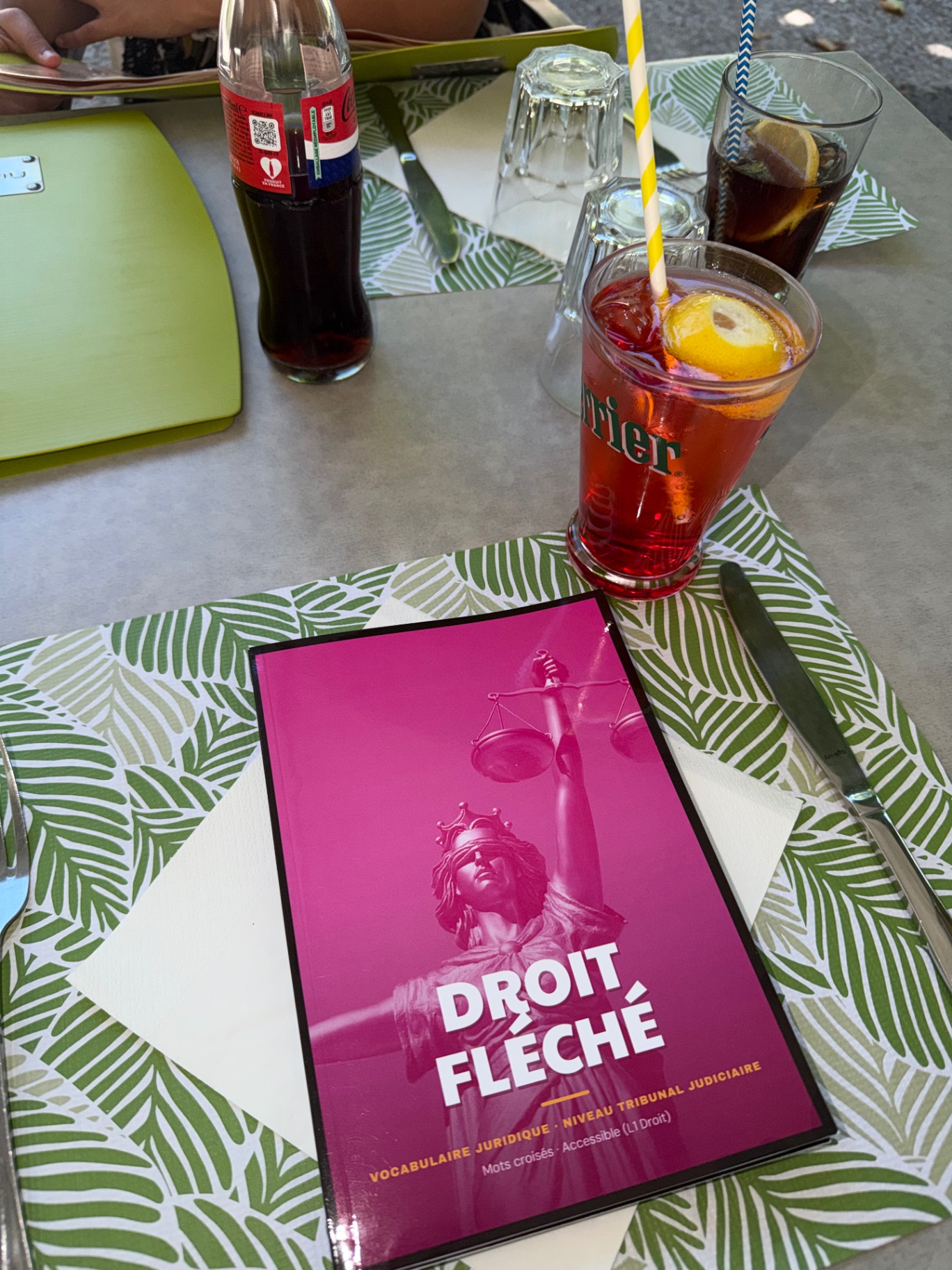 Livret Niveau 1 à la terrasse d'un café