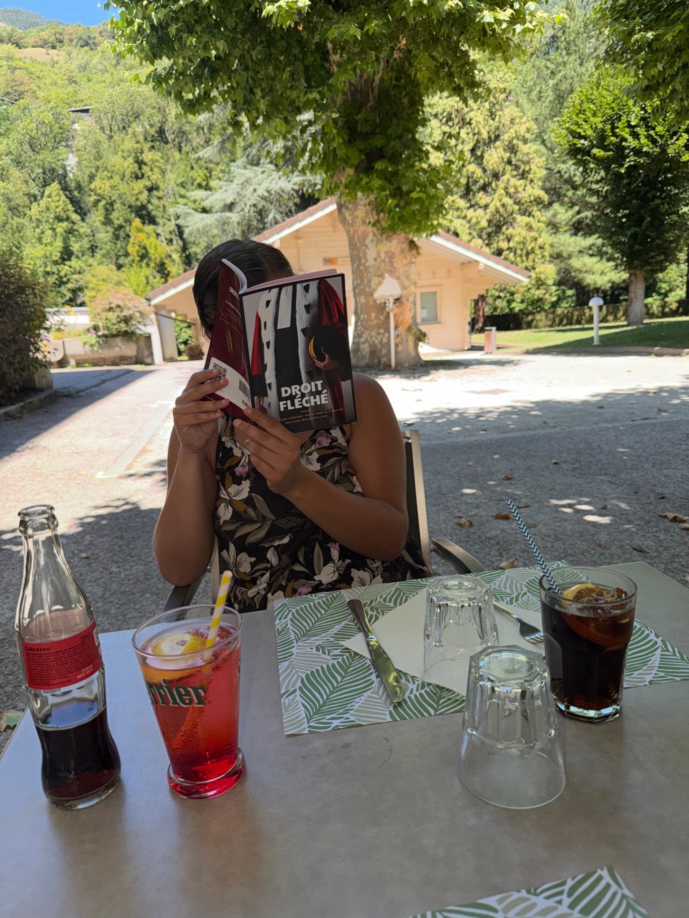 Livret niveau 3 lu à la terrasse